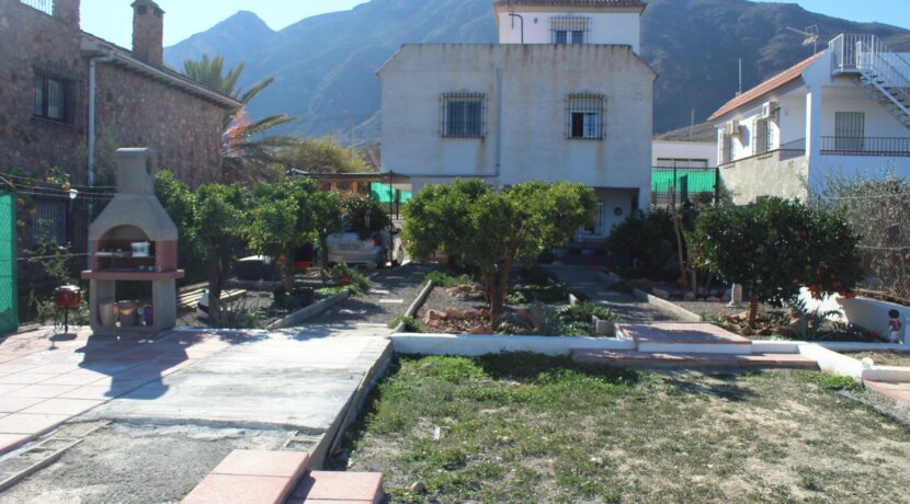 Casa con terreno en Illar (20)