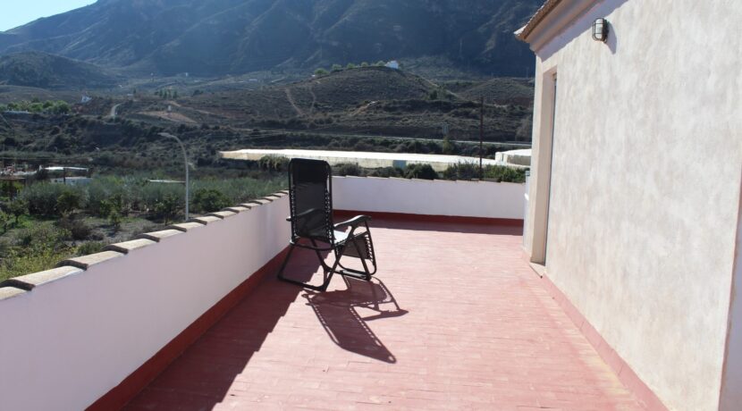 Casa con terreno en Illar (60)