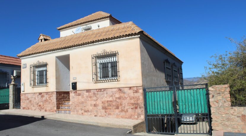 Casa con terreno en Illar (70)