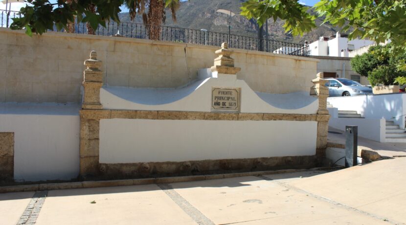 Casa con terreno en Illar (82)